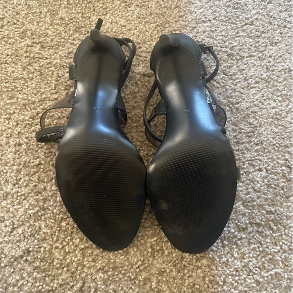 Size 9 Black Guess Heels - Picture 2 of 2